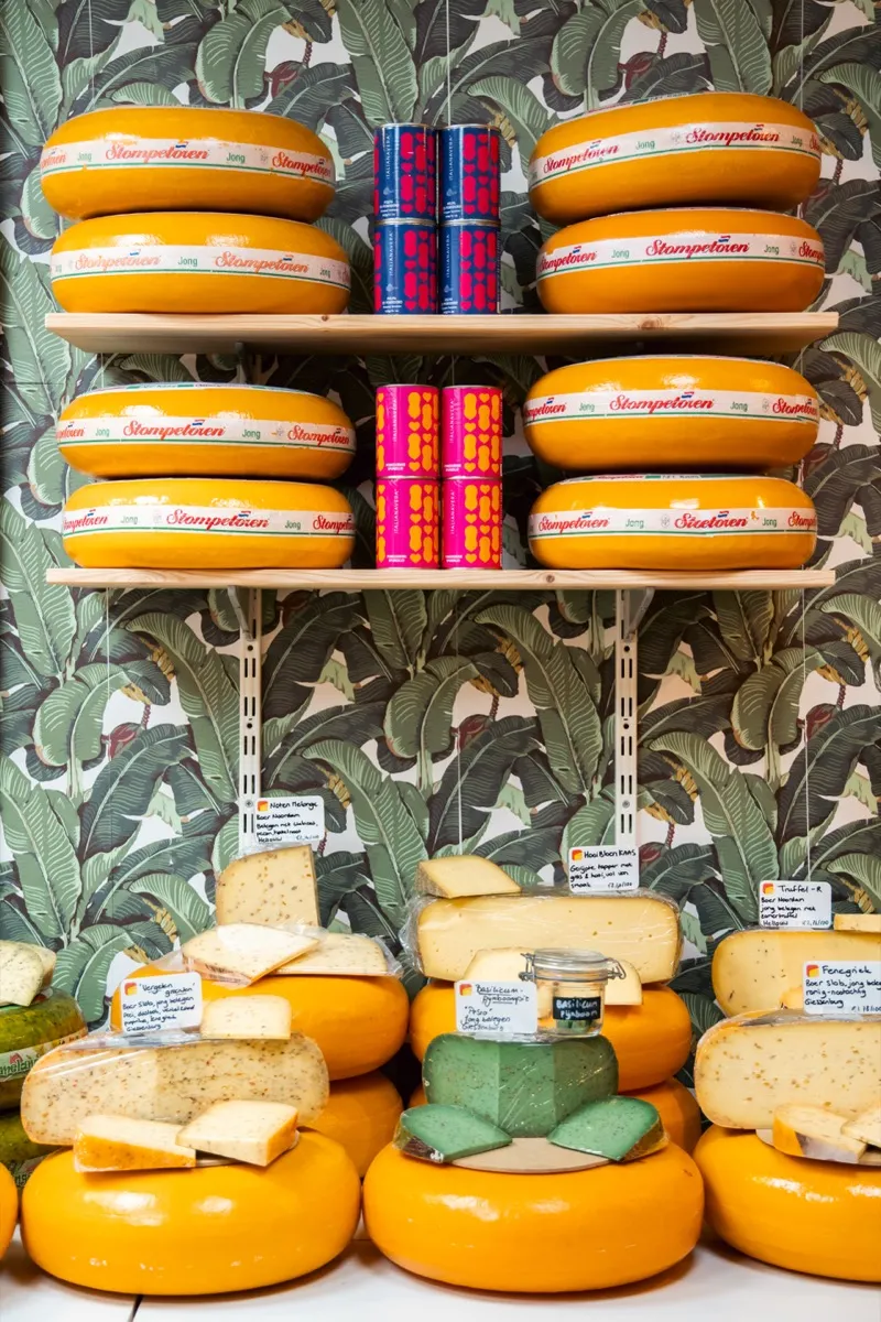 Kazen op de plank in de winkel